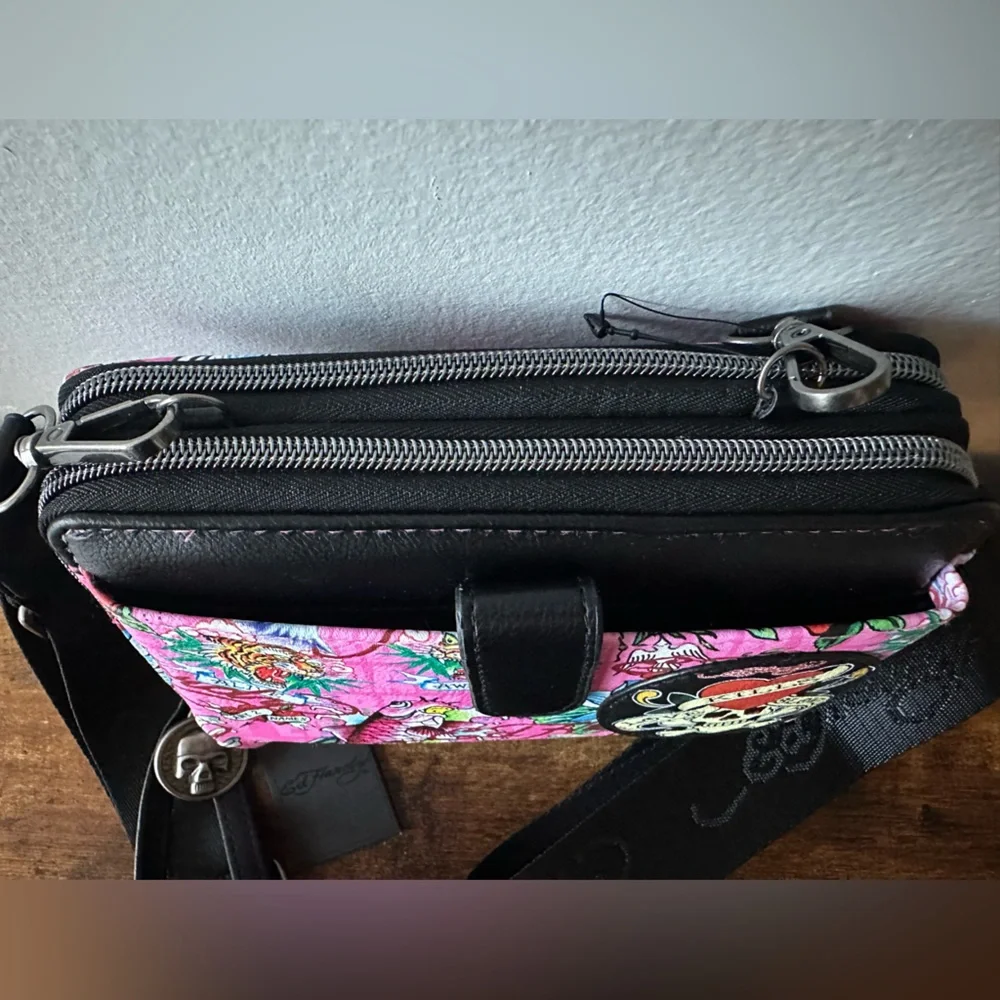 Ed Hardy Pink and Black Graphic Women's Wallet Wristlet Crossbody Bag NWT - Picture 7 of 10